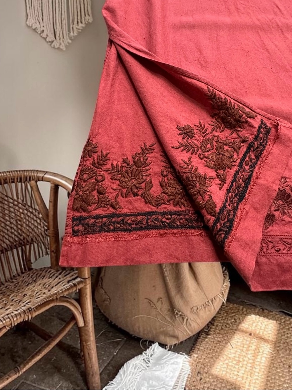 Vintage JL Studio Linen Blend Embroidered Midi Dress. Rusty Red.
Size :14 - Picture 5 of 9